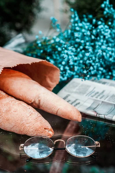 Bardaklar restoranda masanın üstünde.