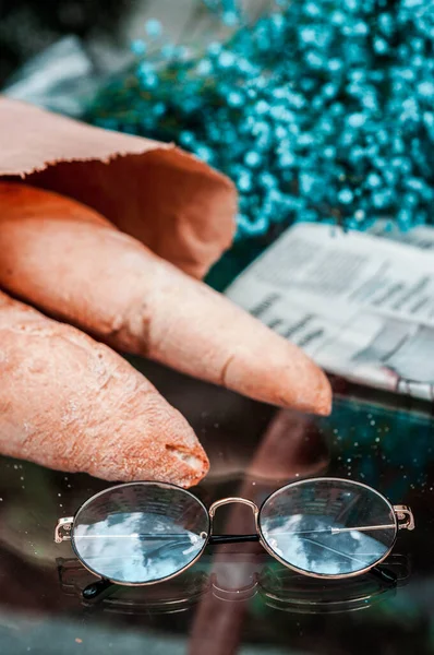 Bardaklar restoranda masanın üstünde.