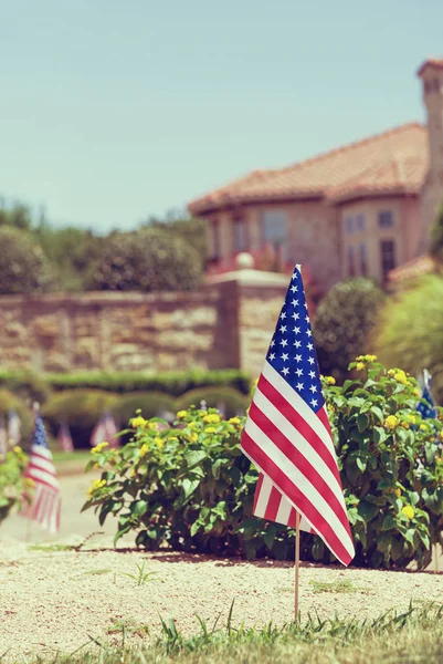 American Flags Displayed Honor 4Th July Texas Neighborhood Vintage Toned — Stock Photo, Image