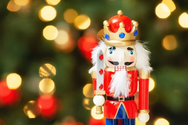 Kerst Notenkraker Met Kerstboom Bokeh Achtergrond Close — Stockfoto