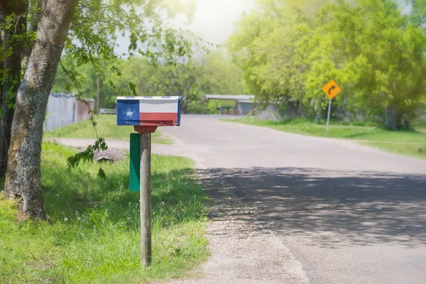 Texas bayrak üstündeki posta kutusu boyalı — Stok fotoğraf