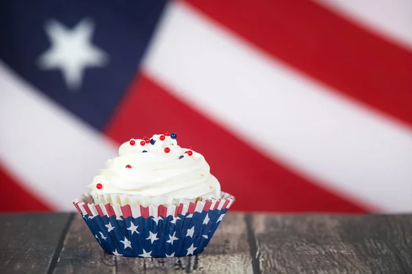 Patriotic 4th of July or Memorial Day celebration cupcake — Stock Photo, Image