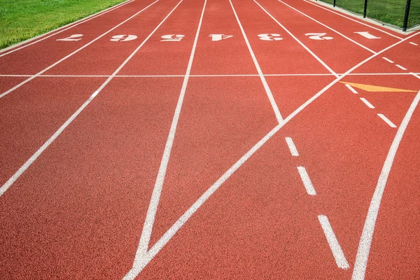 Lopende track, track en veld of Atletiek spoor startlijn — Stockfoto