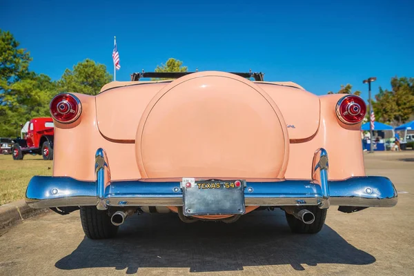 Vintage 1954 Ford Crestline Sunliner conversível carro clássico — Fotografia de Stock