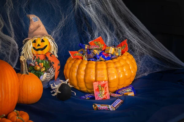 Primer plano de un maletero de coche decorado para Trunk or Treat — Foto de Stock