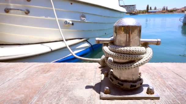 码头和船上的柱缆 — 图库视频影像