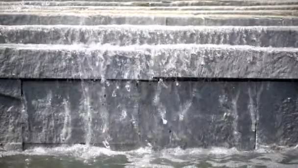 瀑布从石台阶 — 图库视频影像