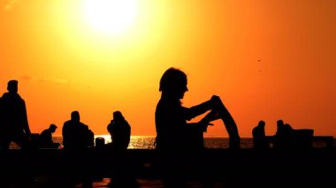  Günbatımı insanlar siluet 