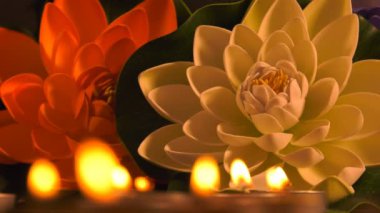 Romantik mum ışığı ve çiçekler