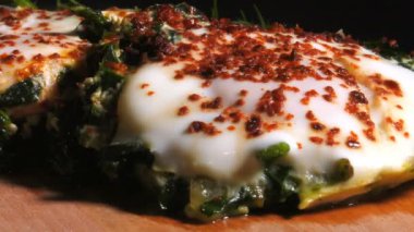 yumurta ve yiyecek ıspanak