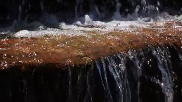 Wasserbecken Und Wasserdurchfluss — Stockvideo