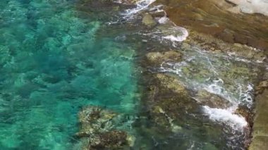  Sahil Dalgalar ve Kayalar