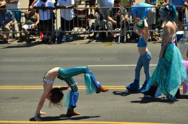 New York, Ny - 16 Haziran: İnsanlar katılmak 36 yıllık Mermaid Parade Coney Island 16 Haziran 2018 New York'ta. 