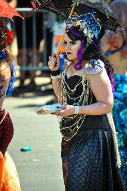 New York, Ny - 16 Haziran: İnsanlar katılmak 36 yıllık Mermaid Parade Coney Island 16 Haziran 2018 New York'ta. 
