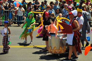 New York, Ny - 16 Haziran: İnsanlar katılmak 36 yıllık Mermaid Parade Coney Island 16 Haziran 2018 New York'ta. 