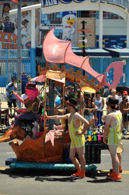 New York, Ny - 16 Haziran: İnsanlar katılmak 36 yıllık Mermaid Parade Coney Island 16 Haziran 2018 New York'ta. 