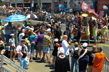 New York, Ny - 16 Haziran: İnsanlar katılmak 36 yıllık Mermaid Parade Coney Island 16 Haziran 2018 New York'ta. 