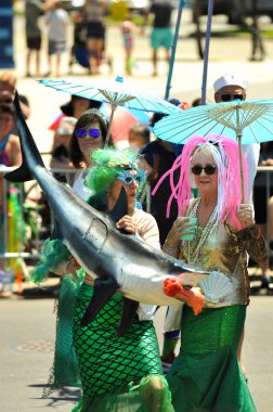 New York, Ny - 16 Haziran: İnsanlar katılmak 36 yıllık Mermaid Parade Coney Island 16 Haziran 2018 New York'ta. 