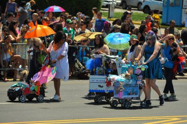 New York, Ny - 16 Haziran: İnsanlar katılmak 36 yıllık Mermaid Parade Coney Island 16 Haziran 2018 New York'ta. 