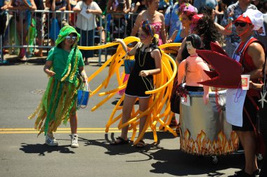 New York, Ny - 16 Haziran: İnsanlar katılmak 36 yıllık Mermaid Parade Coney Island 16 Haziran 2018 New York'ta. 