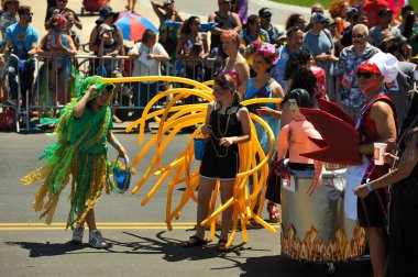 New York, Ny - 16 Haziran: İnsanlar katılmak 36 yıllık Mermaid Parade Coney Island 16 Haziran 2018 New York'ta. 