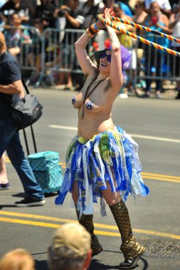 New York, Ny - 16 Haziran: İnsanlar katılmak 36 yıllık Mermaid Parade Coney Island 16 Haziran 2018 New York'ta. 