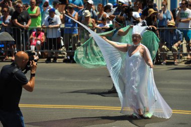 New York, Ny - 16 Haziran: İnsanlar katılmak 36 yıllık Mermaid Parade Coney Island 16 Haziran 2018 New York'ta. 
