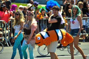 New York, Ny - 16 Haziran: İnsanlar katılmak 36 yıllık Mermaid Parade Coney Island 16 Haziran 2018 New York'ta. 