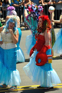 New York, Ny - 16 Haziran: İnsanlar katılmak 36 yıllık Mermaid Parade Coney Island 16 Haziran 2018 New York'ta. 