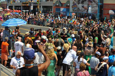New York, Ny - 16 Haziran: İnsanlar katılmak 36 yıllık Mermaid Parade Coney Island 16 Haziran 2018 New York'ta. 