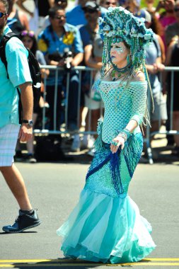 New York, Ny - 16 Haziran: İnsanlar katılmak 36 yıllık Mermaid Parade Coney Island 16 Haziran 2018 New York'ta. 