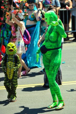 New York, Ny - 16 Haziran: İnsanlar katılmak 36 yıllık Mermaid Parade Coney Island 16 Haziran 2018 New York'ta. 