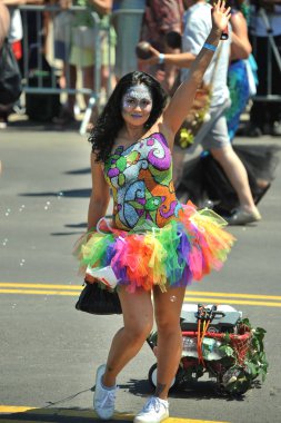 New York, Ny - 16 Haziran: İnsanlar katılmak 36 yıllık Mermaid Parade Coney Island 16 Haziran 2018 New York'ta. 