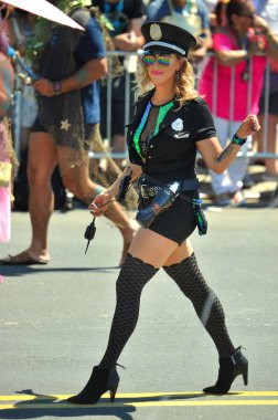 New York, Ny - 16 Haziran: İnsanlar katılmak 36 yıllık Mermaid Parade Coney Island 16 Haziran 2018 New York'ta. 