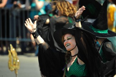 New York, Ny - 16 Haziran: Somon cadı Tryals katılmak 36 yıllık Mermaid Parade Coney Island 16 Haziran 2018 New York'ta. 