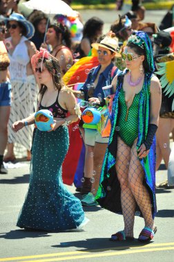 New York, Ny - 16 Haziran: İnsanlar katılmak 36 yıllık Mermaid Parade Coney Island 16 Haziran 2018 New York'ta. 