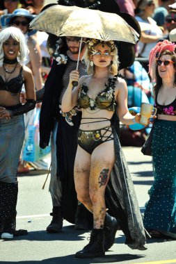 New York, Ny - 16 Haziran: İnsanlar katılmak 36 yıllık Mermaid Parade Coney Island 16 Haziran 2018 New York'ta. 