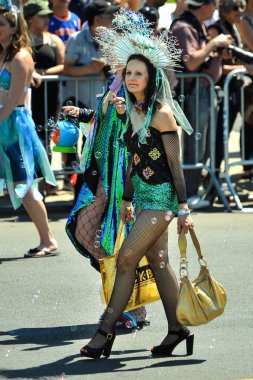 New York, Ny - 16 Haziran: İnsanlar katılmak 36 yıllık Mermaid Parade Coney Island 16 Haziran 2018 New York'ta. 