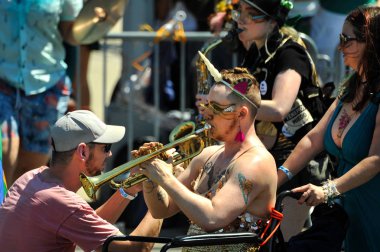 New York, Ny - 16 Haziran: İnsanlar katılmak 36 yıllık Mermaid Parade Coney Island 16 Haziran 2018 New York'ta. 