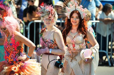 New York, Ny - 16 Haziran: İnsanlar katılmak 36 yıllık Mermaid Parade Coney Island 16 Haziran 2018 New York'ta. 