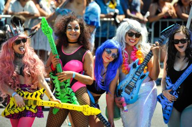 New York, Ny - 16 Haziran: İnsanlar katılmak 36 yıllık Mermaid Parade Coney Island 16 Haziran 2018 New York'ta. 