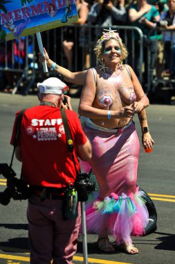 New York, Ny - 16 Haziran: İnsanlar katılmak 36 yıllık Mermaid Parade Coney Island 16 Haziran 2018 New York'ta. 