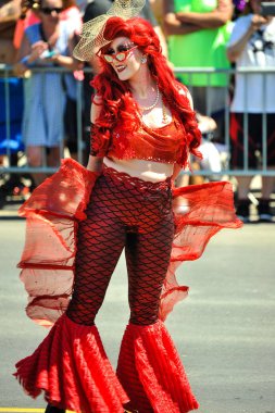 New York, Ny - 16 Haziran: İnsanlar katılmak 36 yıllık Mermaid Parade Coney Island 16 Haziran 2018 New York'ta. 