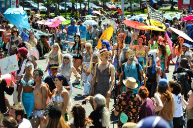 New York, Ny - 16 Haziran: İnsanlar katılmak 36 yıllık Mermaid Parade Coney Island 16 Haziran 2018 New York'ta. 
