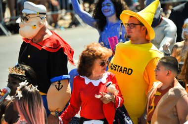 New York, Ny - 16 Haziran: İnsanlar katılmak 36 yıllık Mermaid Parade Coney Island 16 Haziran 2018 New York'ta. 