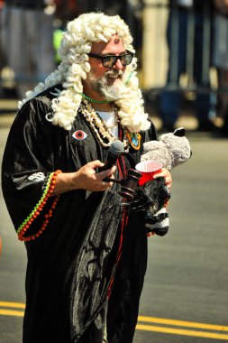 New York, Ny - 16 Haziran: 36 yıllık deniz kızı geçit üzerinde 16 Haziran 2018 Coney Island New York City, Baş Yargıç. 