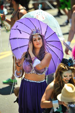 New York, Ny - 16 Haziran: İnsanlar katılmak 36 yıllık Mermaid Parade Coney Island 16 Haziran 2018 New York'ta. 