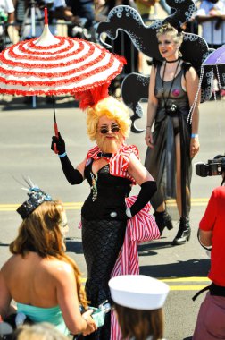 New York, Ny - 16 Haziran: İnsanlar katılmak 36 yıllık Mermaid Parade Coney Island 16 Haziran 2018 New York'ta. 