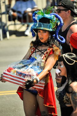 New York, Ny - 16 Haziran: İnsanlar katılmak 36 yıllık Mermaid Parade Coney Island 16 Haziran 2018 New York'ta. 
