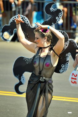 New York, Ny - 16 Haziran: İnsanlar katılmak 36 yıllık Mermaid Parade Coney Island 16 Haziran 2018 New York'ta. 